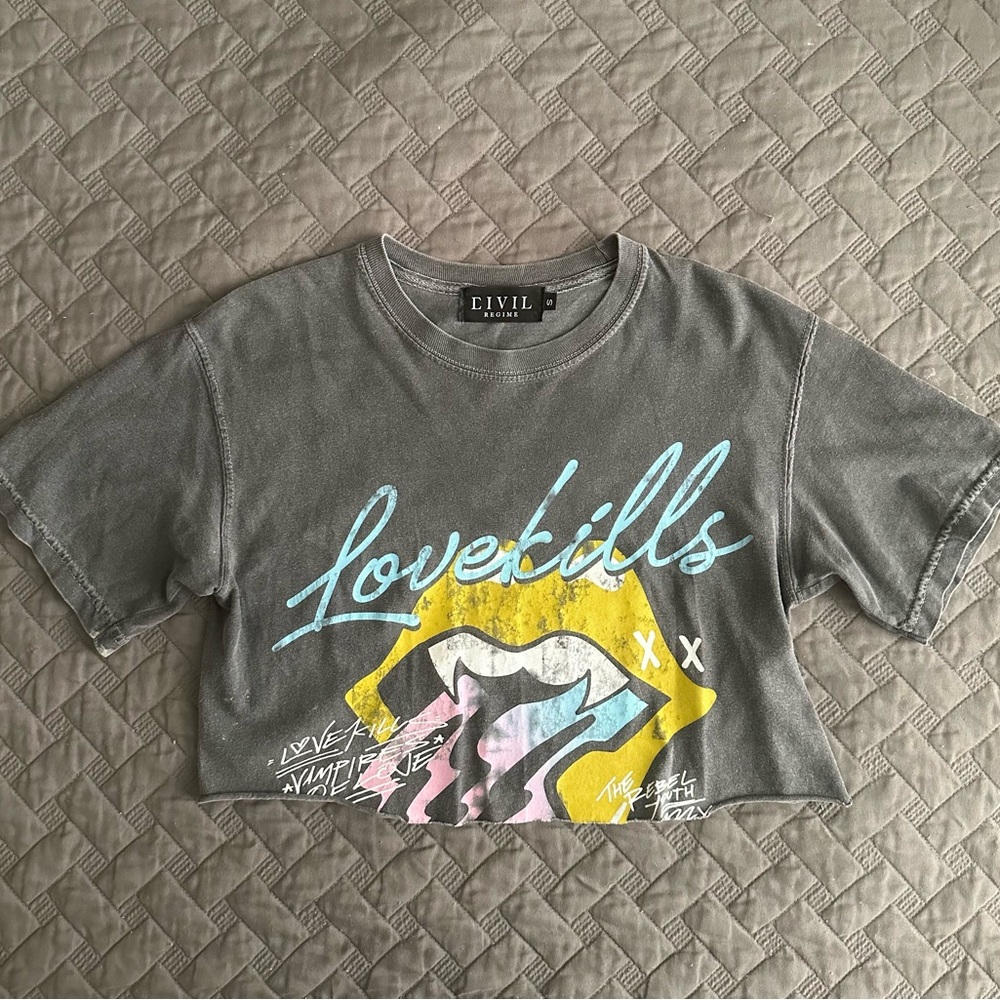 COPY - Vintage Civil Regime Love Kills Lips Crop Tee size S